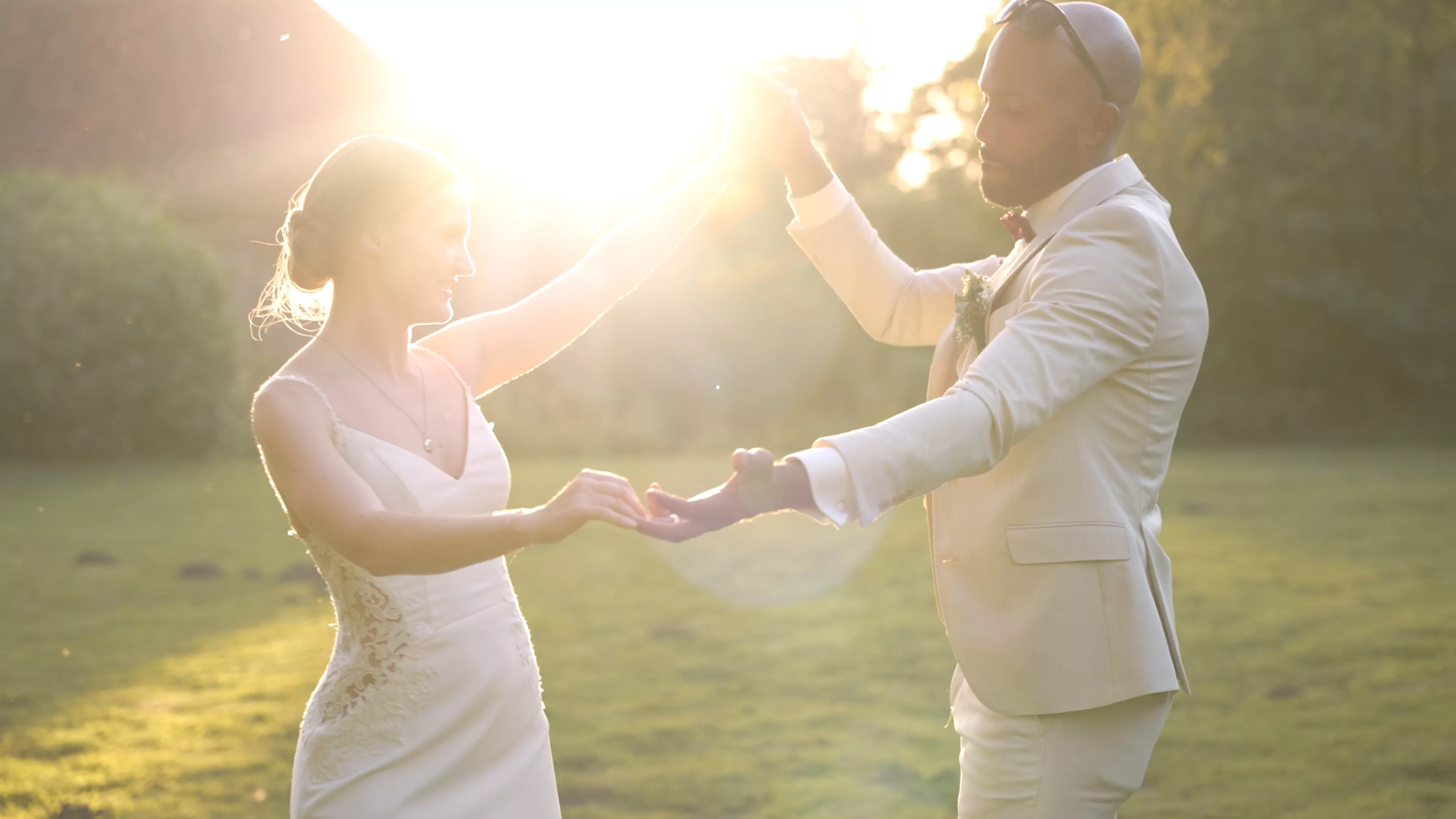 Golden Light Sonnenuntergangsshooting für ein Hochzeitsvideo NRW